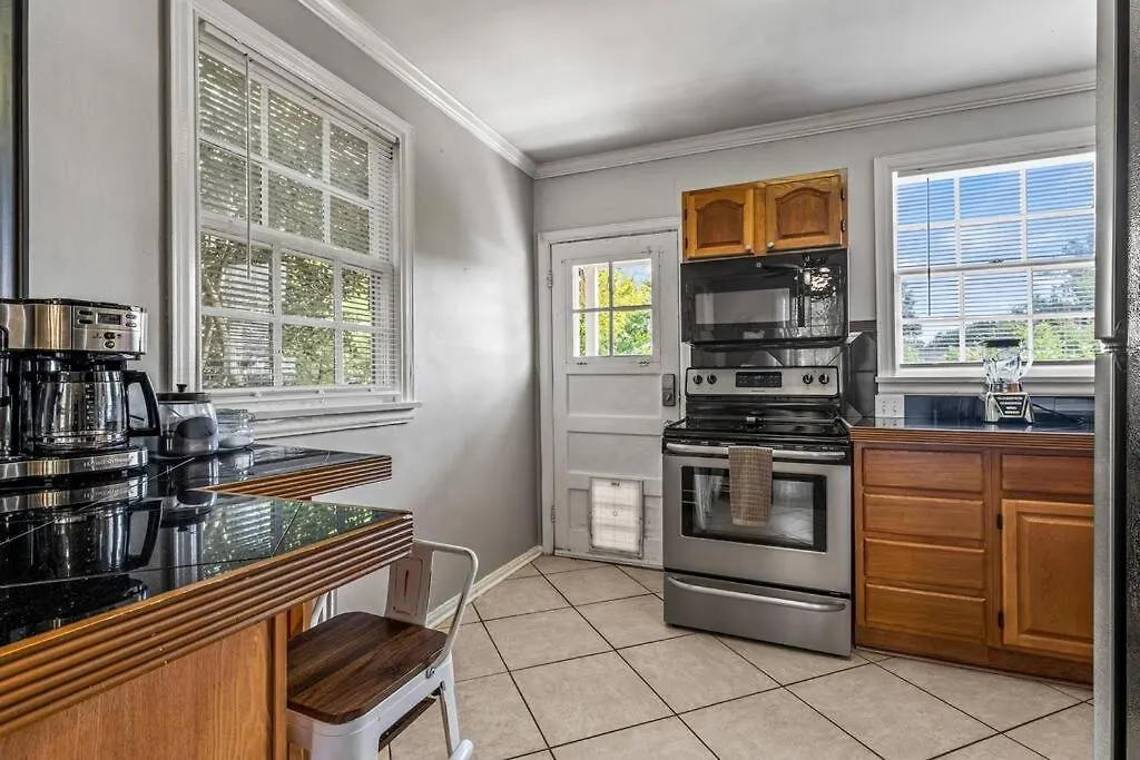 Apartment East Hill Oasis Near Beaches & Downtown Pensacola