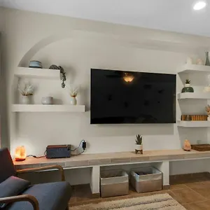  Holiday home Private Oasis, Pool, Downtown Pns & 3br-2,5bt